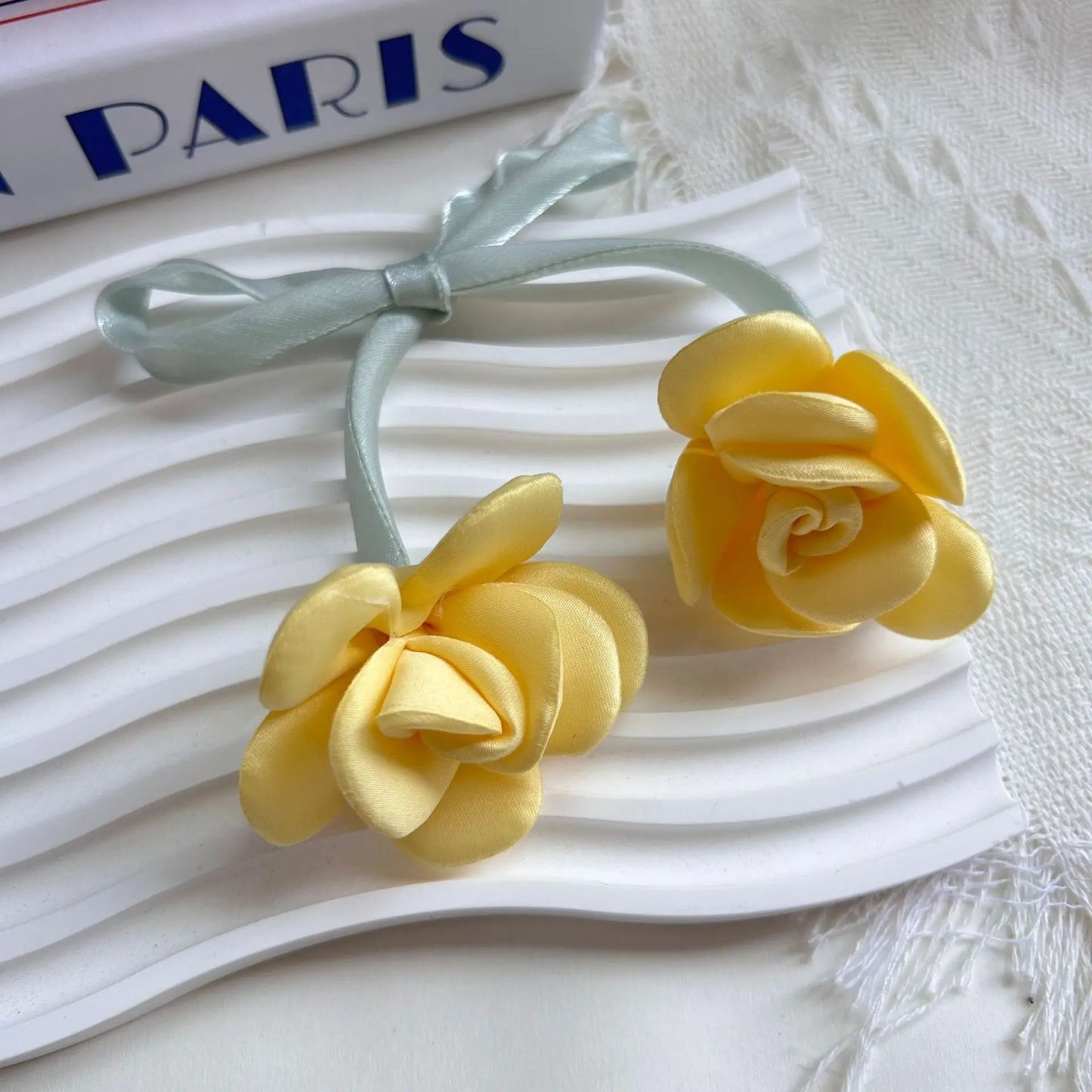 Sweet Tulip Bow Flowers Cake Decoration